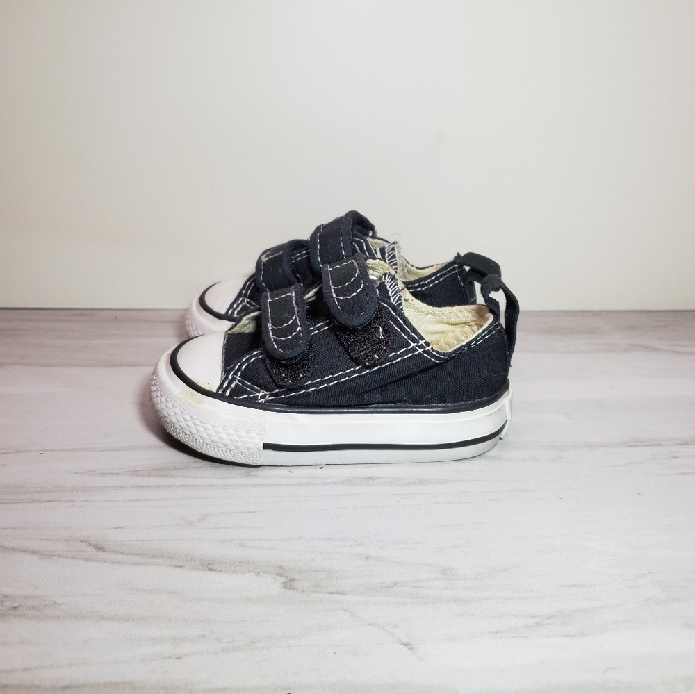 Toddlers Converse Allstars size 2 black